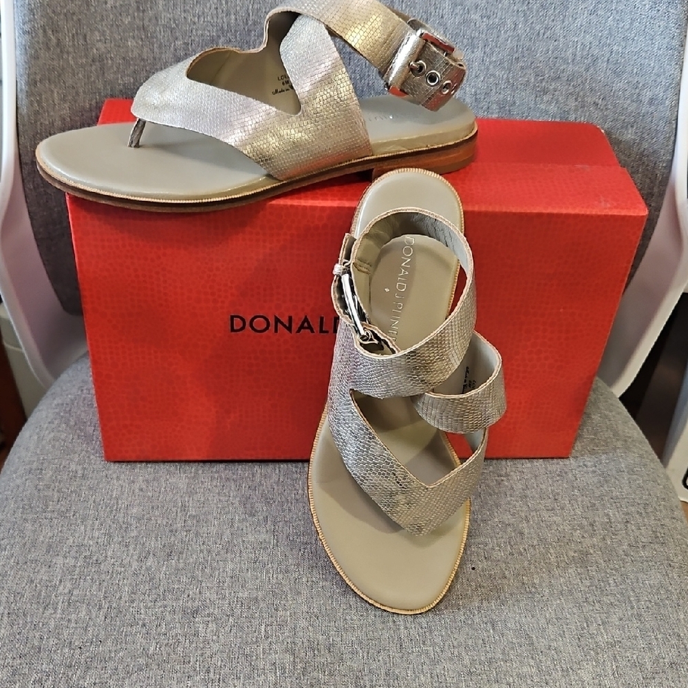 Donald J. Pliner Metallic Silver Lizard Print Crisscross Toe-Post Sandals New - Picture 4 of 12